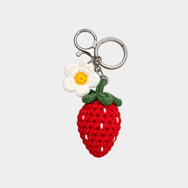 Bag charm fresa tejida